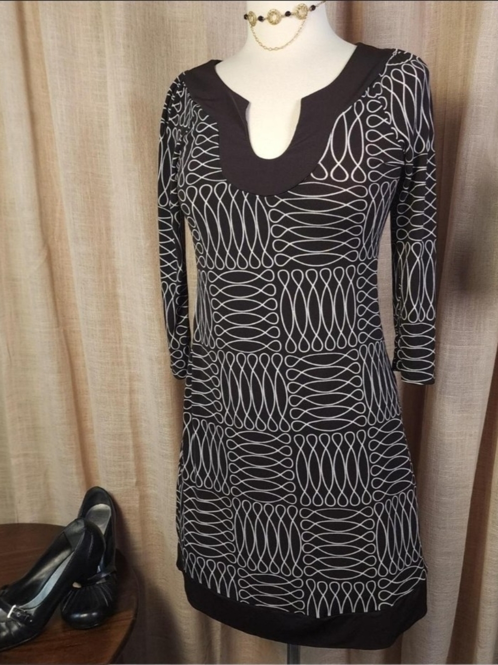 Sweet Storm Black & White Geometric Long Sleeve Scoop-Yoke Dress